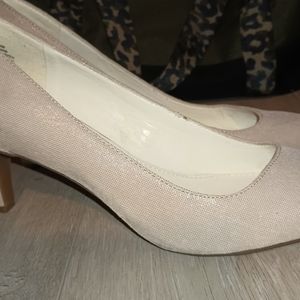 Anne Kleins "flex" stiletto high heel